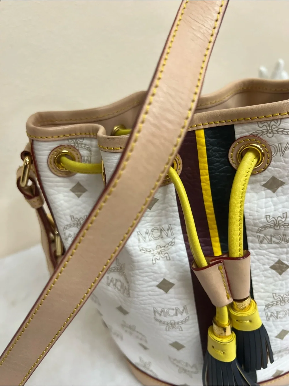 AUTH MCM BUCKET WHITE